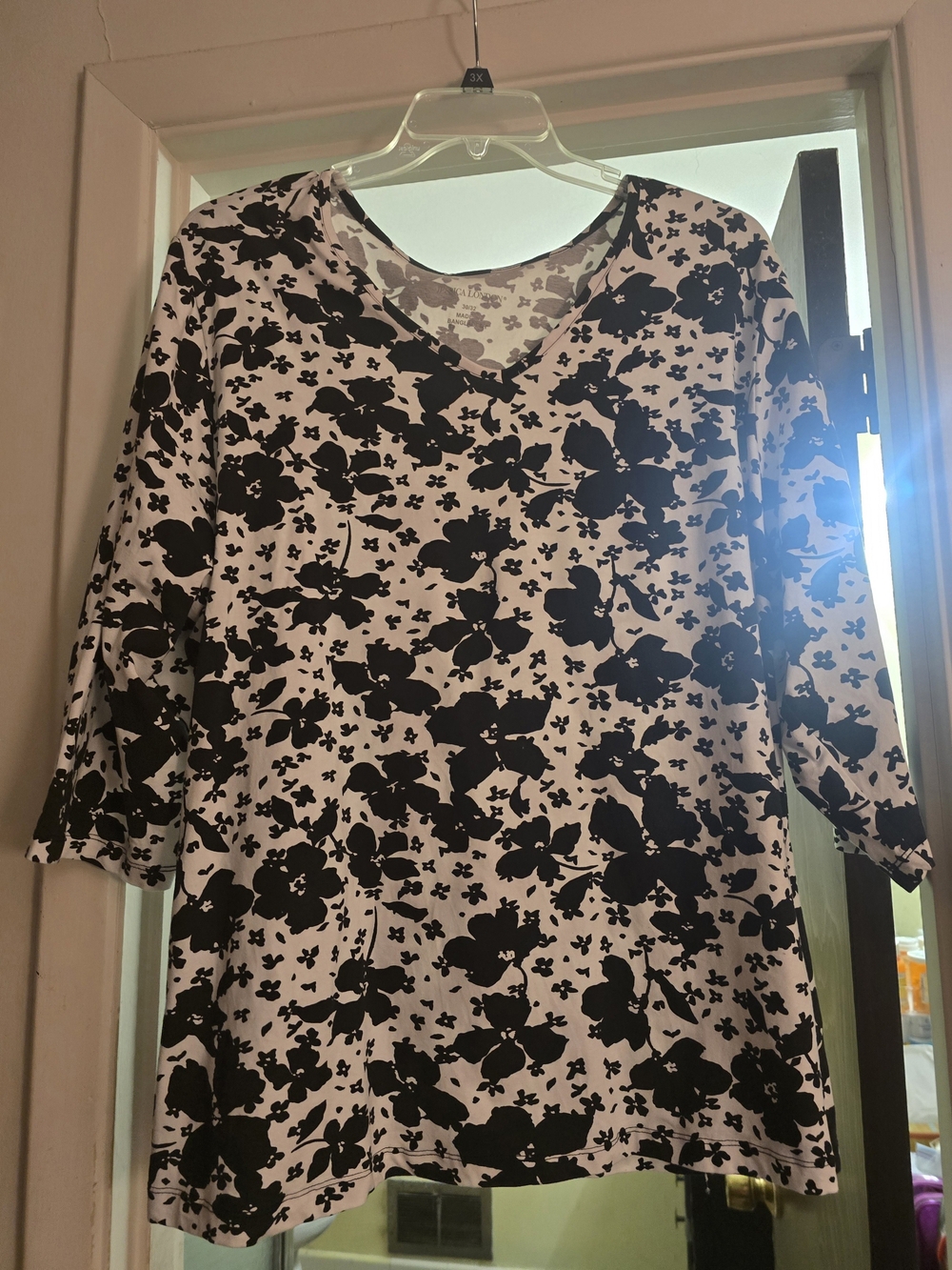 Jessica London Black and White Floral V-Neck Long Sleeve Top